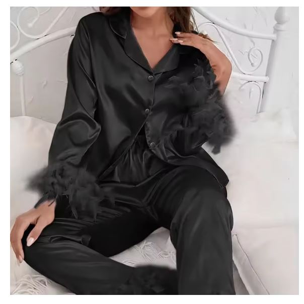 Damen Satin-Pyjama-Set mit eleganten Federdetails WW
