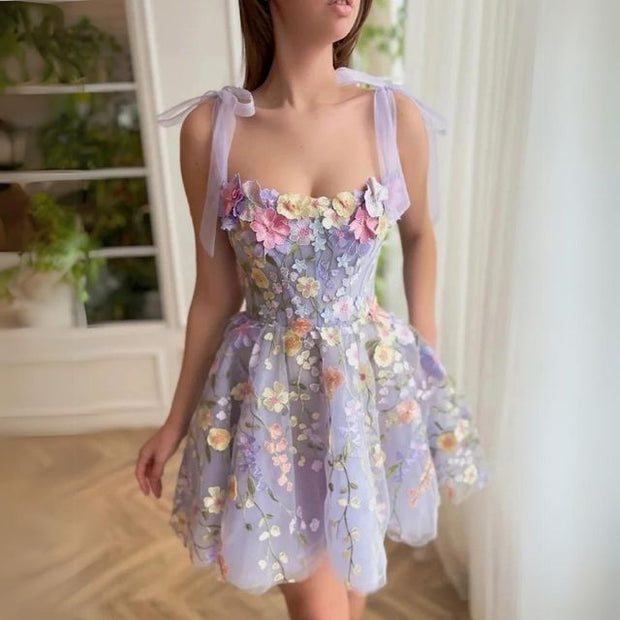 WW | Cocktailkleid mit Blumenapplikationen