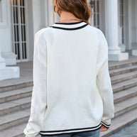 Langärmelige Strickjacke mit geknöpftem V-Ausschnitt