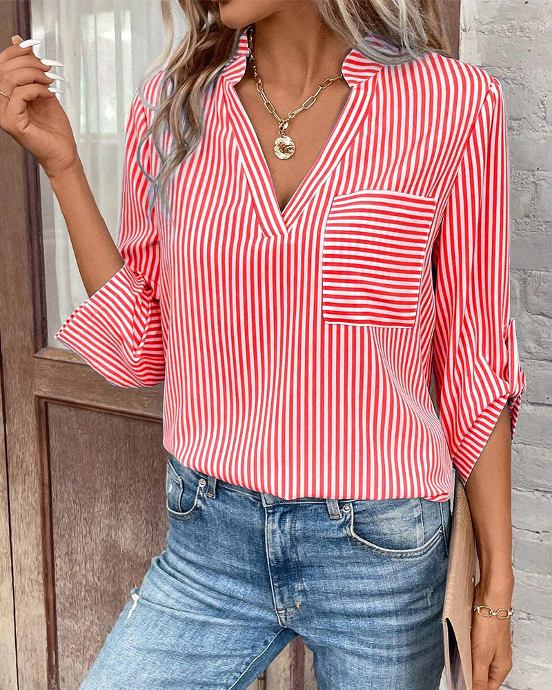 WW | gestreiftes Shirt mit V-Ausschnitt und Brusttasche