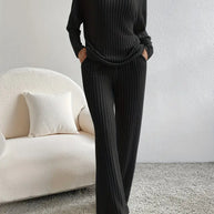 WW 2-teiliges Set | Eleganter gerippter Damenanzug mit V-Ausschnitt-Pullover und passender Hose