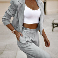 WW | Teil Blazer und Hose - gestreifter Cropped Blazer und weite Hose mit hoher Taille