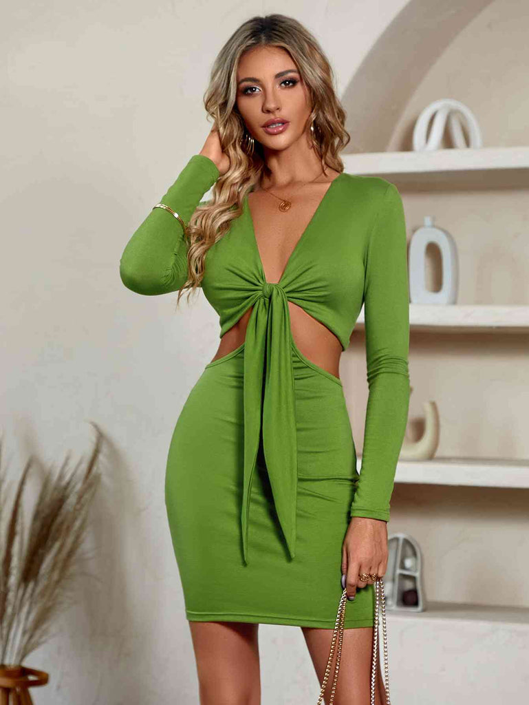 WW | Cutout Gedrehte Vorderseite Plunge Neck Mini Kleid