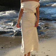 Leinenkleid mit schräger Schulter