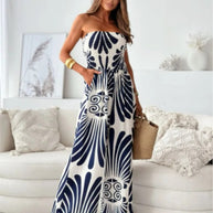Schulterfreier Jumpsuit mit weitem Bein