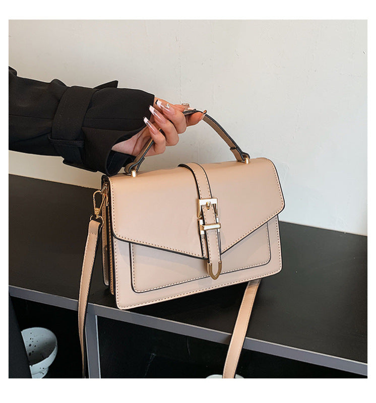 WW | Klassische Schultertasche mit Schnalle
