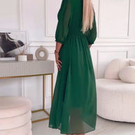 WW | Unifarbenes Tailliertes Kleid mit V-Ausschnitt