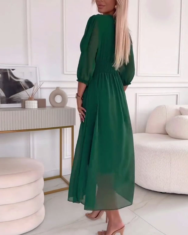 WW | Unifarbenes Tailliertes Kleid mit V-Ausschnitt