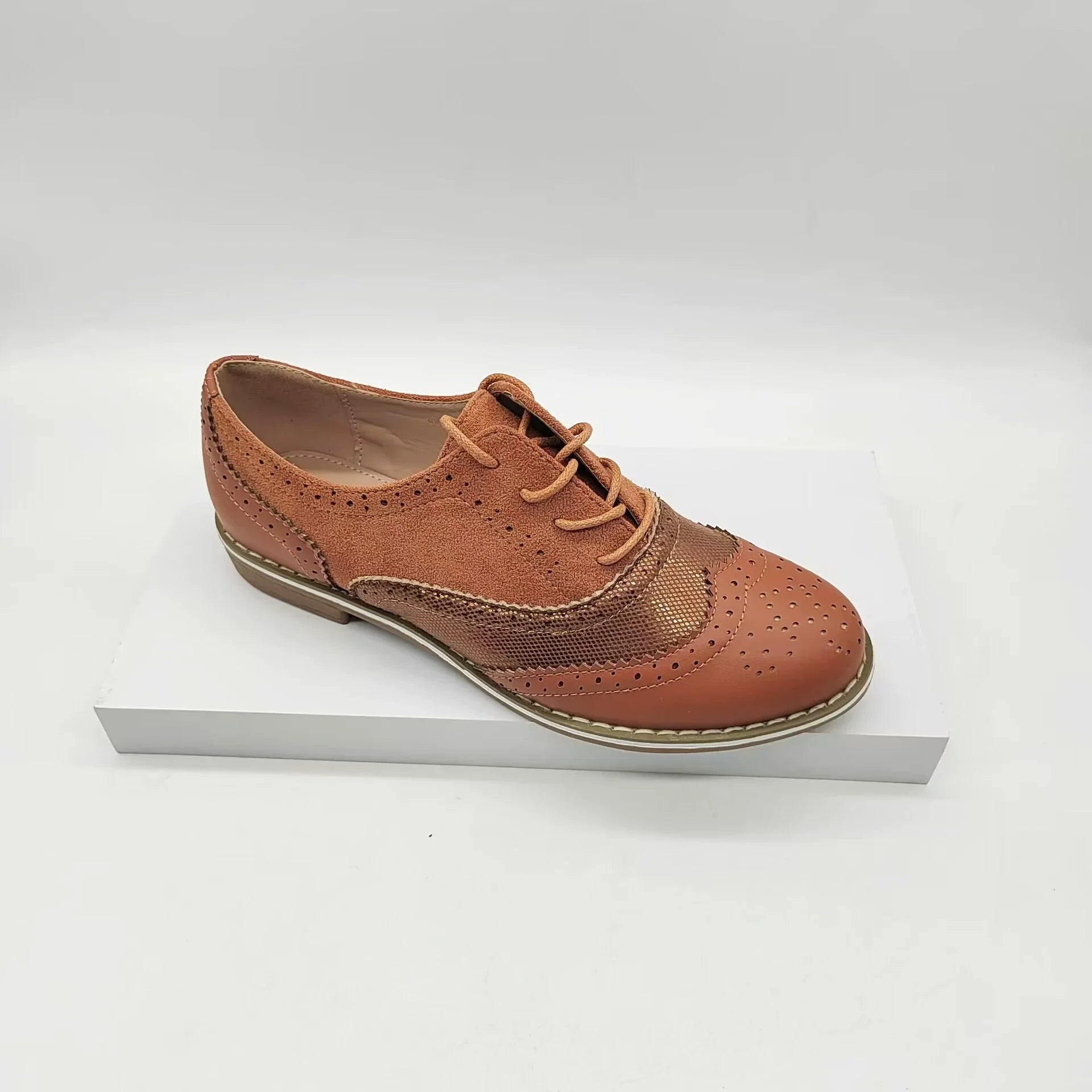 WW | Brogues Schuhe Echtes Leder Klassische Schnürung Elegantes Perforiertes Design