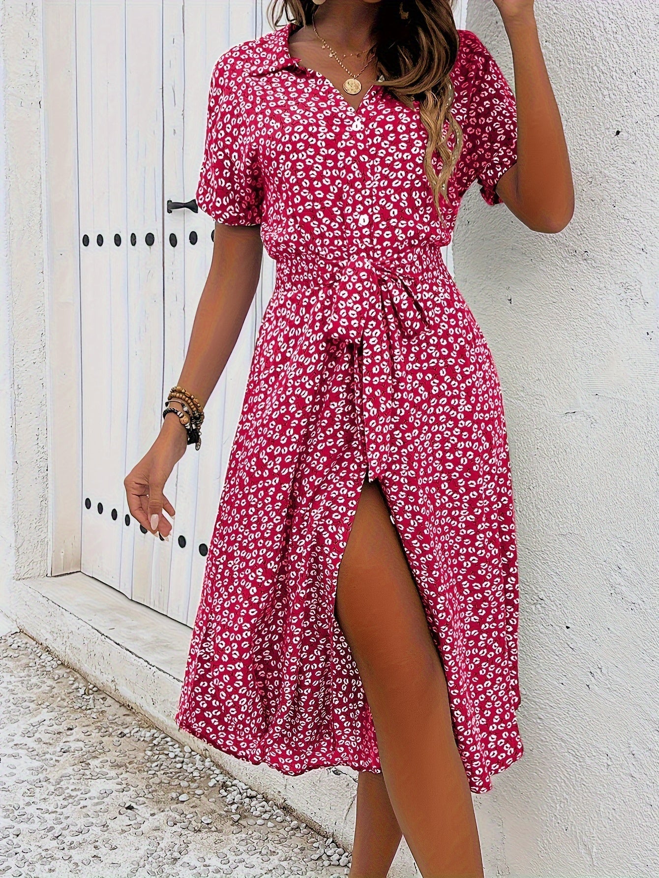 WW | Elegantes Midikleid mit Blumen und Gürtel, Kurze Ärmel, Knopfverschluss