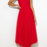 Feminines Sommerkleid mit fließendem Rock & eleganter Silhouette