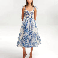 Elegantes Hortensien-Midikleid