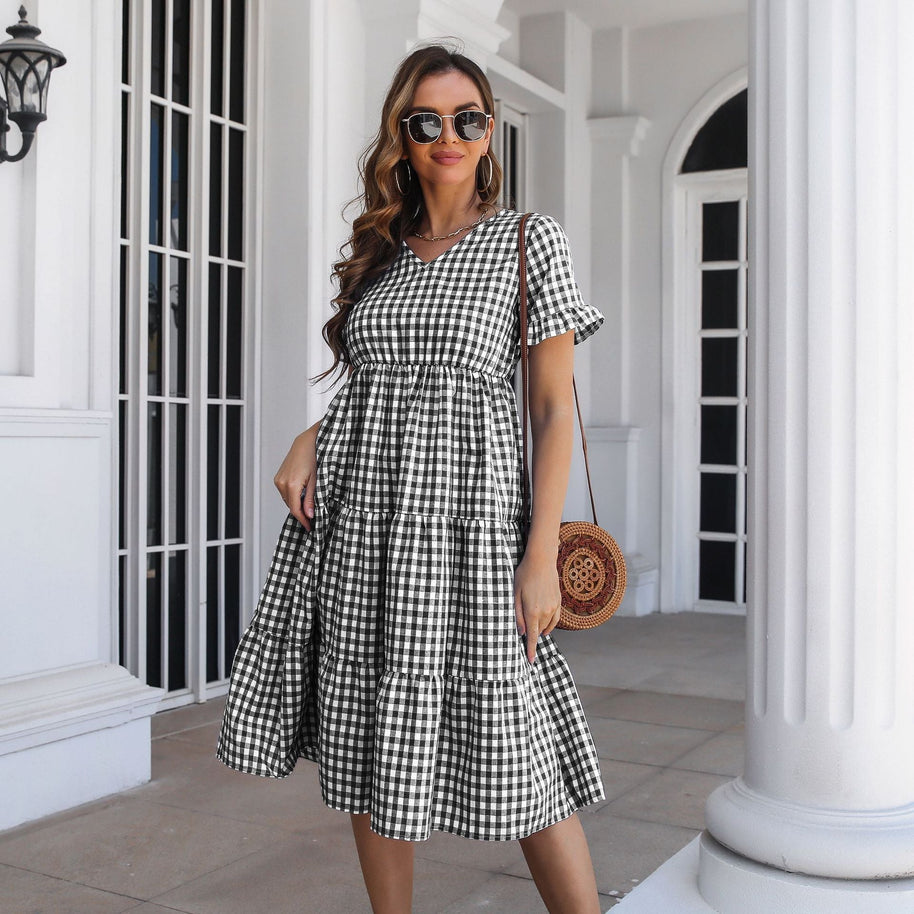 WW | Karierter Midi-Kleid mit Gestuftem Rock und Kurzen Ärmeln