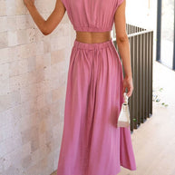 Midikleid mit Ausschnitt