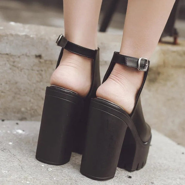 WW | Sandalen mit dickem Absatz