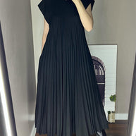 Ärmelloses plissiertes Kleid