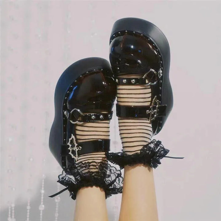 Damen-Mary-Jane-Schuhe mit Plateau, Herzschnalle und Gothic-Design