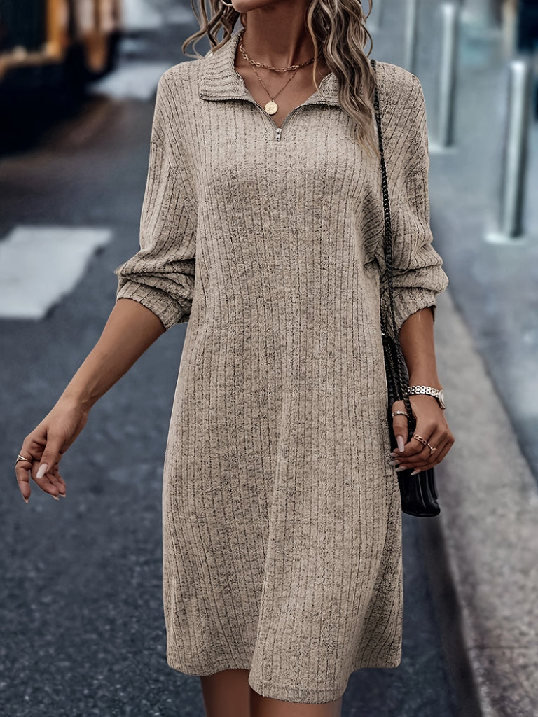 WW | Gestreifte Strickkleid Mit Reißverschluss Und Reverskragen