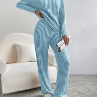 Gestrickte Hose und Pullover für Damen