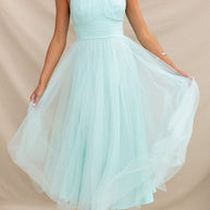 Feminines Sommerkleid mit fließendem Rock & eleganter Silhouette