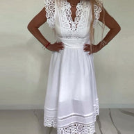 WW | Elegantes Ärmelloses Kleid aus Einfarbiger Spitze mit V-Ausschnitt