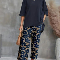 WW | Solid T-Shirt mit Breiten Beinen und Rundem Halsauschnitt mit Blumenmotiv