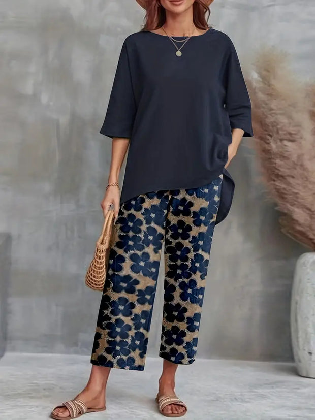 WW | Solid T-Shirt mit Breiten Beinen und Rundem Halsauschnitt mit Blumenmotiv