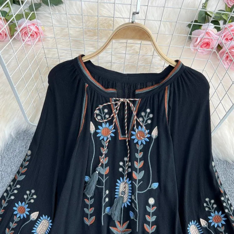 WW | Damen Rundhalsbluse mit Stickerei