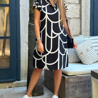 Kurzarm-midikleid mit reverslinien-print
