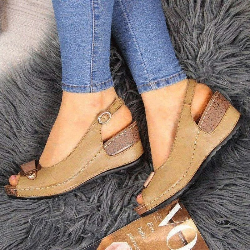 Orthopädische Sandalen mit stützendem Fußbett