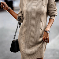 WW - Beiges Strickkleid mit Rollkragen