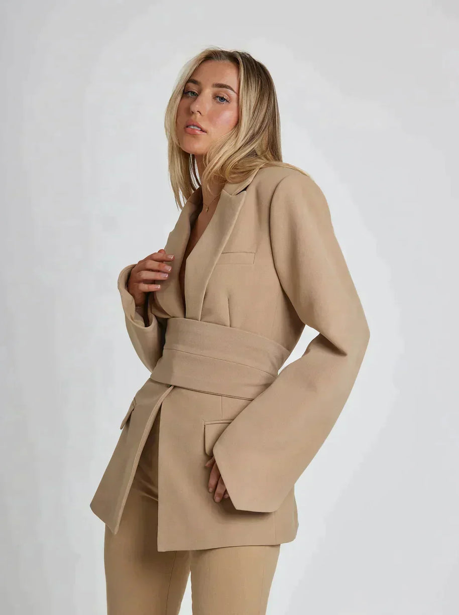 WW - Eleganter Blazer mit Gürtel für den modernen Look
