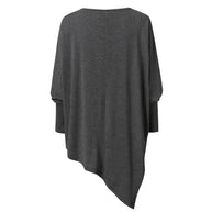 Rückendesign eines gemütlichen und stylischen grauen Pullovers