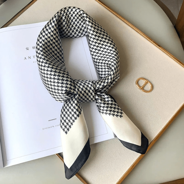 WW | Elegante Seidene Damen Schal Weicher Und Raffinierter Touch