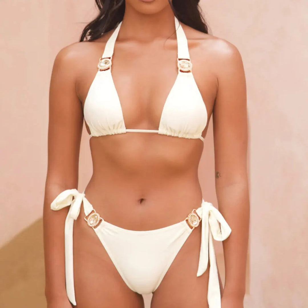 Damen Bikini mit weißem Kristallhalsband
