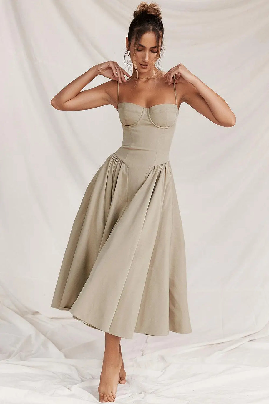 WW | Taillenformendes Sommerkleid
