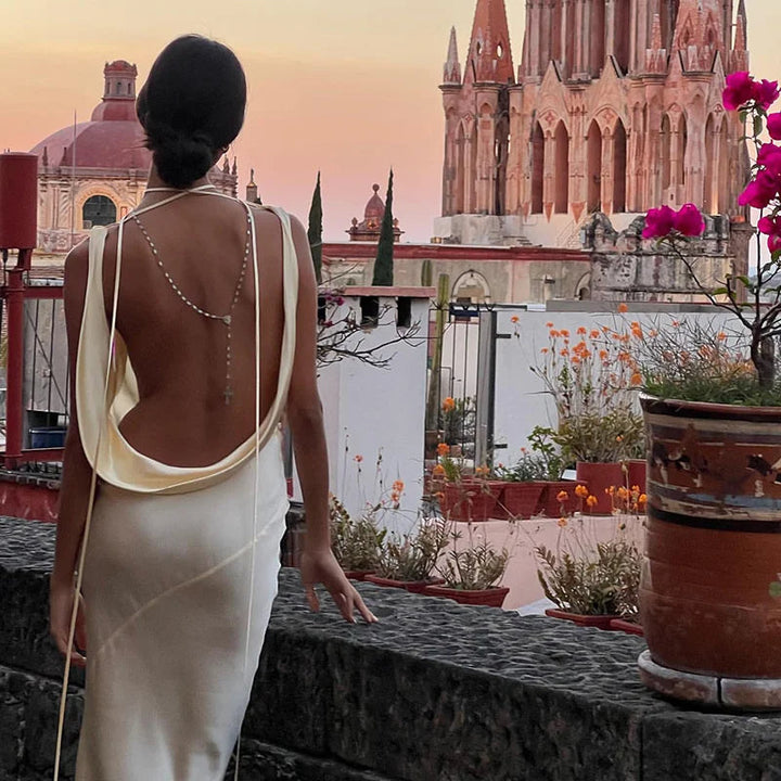 W&W Mode | Elegantes Kleid mit Wasserfallausschnitt im Meerjungfrauenstil
