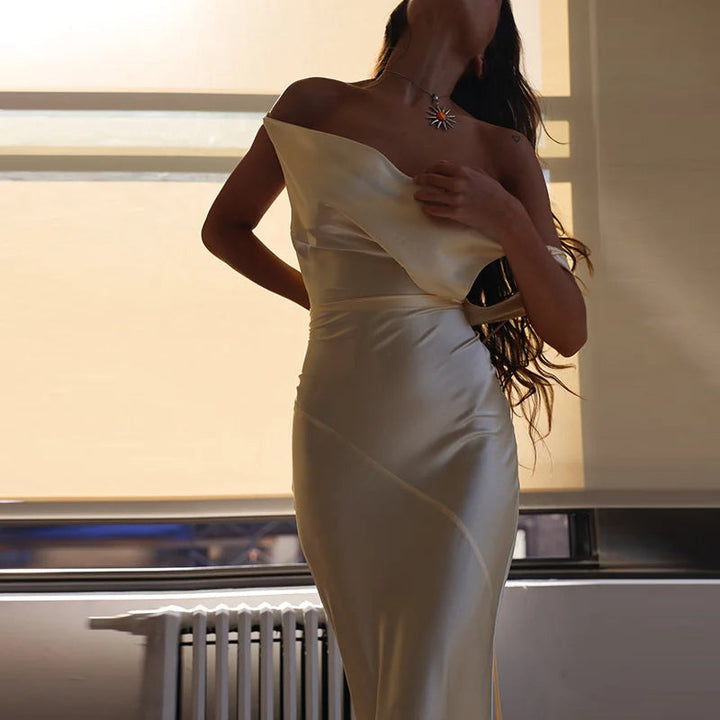 W&W Mode | Elegantes Kleid mit Wasserfallausschnitt im Meerjungfrauenstil