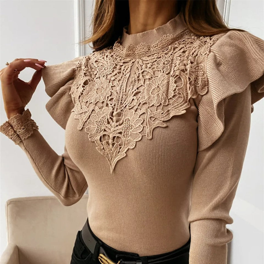 WW | Rollkragenpullover mit Rüschen und Spitzendetails