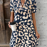 WW | V-Ausschnitt-Kleid für den femininen Stil