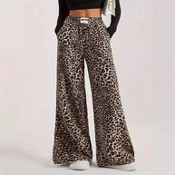 WW | Hoch taillierte lässige gerade Hose mit Leopardenmuster