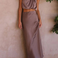 WW | Solch Eine Stimmung Hochgeschlossene Satin Drapiert Maxirock Set