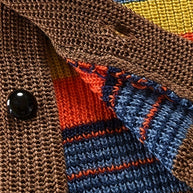 WW | Großer Gestrickter Herren Strickjacke Mit Kontrastierenden Farben