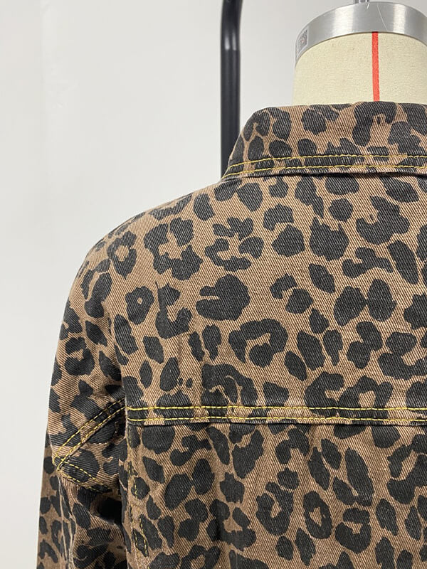 W&W Mode - Denimjacke Mit Leopardenmuster Und Langen Ärmeln