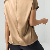Damen Satin T-Shirt mit elegantem Wasserfall-Ausschnitt und schlichten Details WW