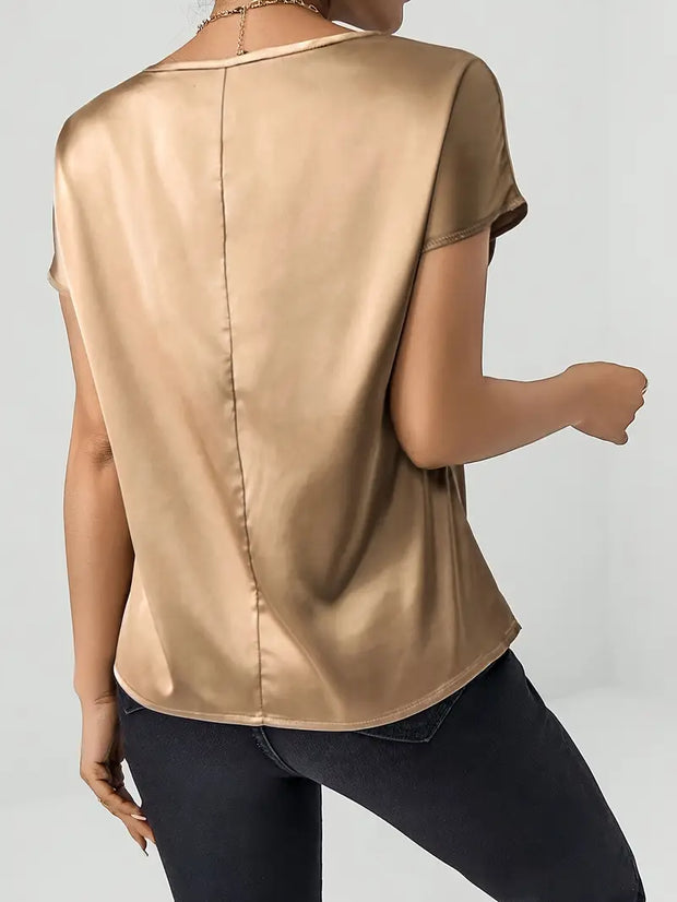 Damen Satin T-Shirt mit elegantem Wasserfall-Ausschnitt und schlichten Details WW