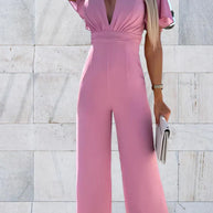 WW | stilvolles Overall mit tiefem V-Ausschnitt und kurzen Ärmeln für einen eleganten und modischen Look