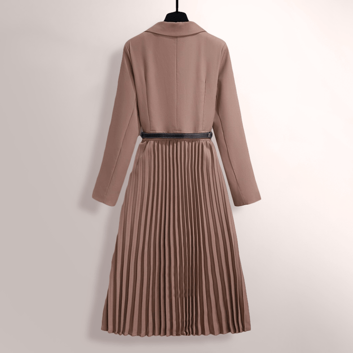 Kleid mit Faltenrock und zeitlosem Design