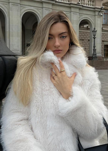 WW | kurze Damenjacke aus Kunstfell - eleganter weißer Wintermantel