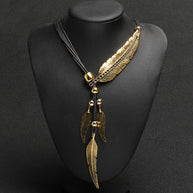 WW | Goldene Feder Halskette Im Boho Stil